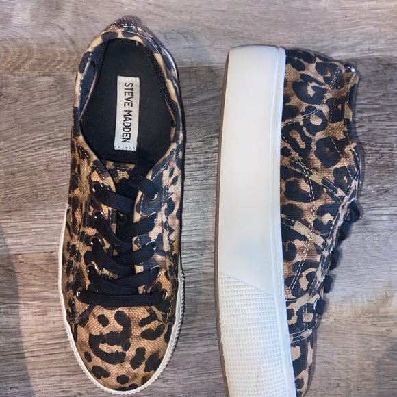 Steve Madden Women’s Leopard Print Fabric Fashion Sneakers size 8 (K) - Picture 4 of 10